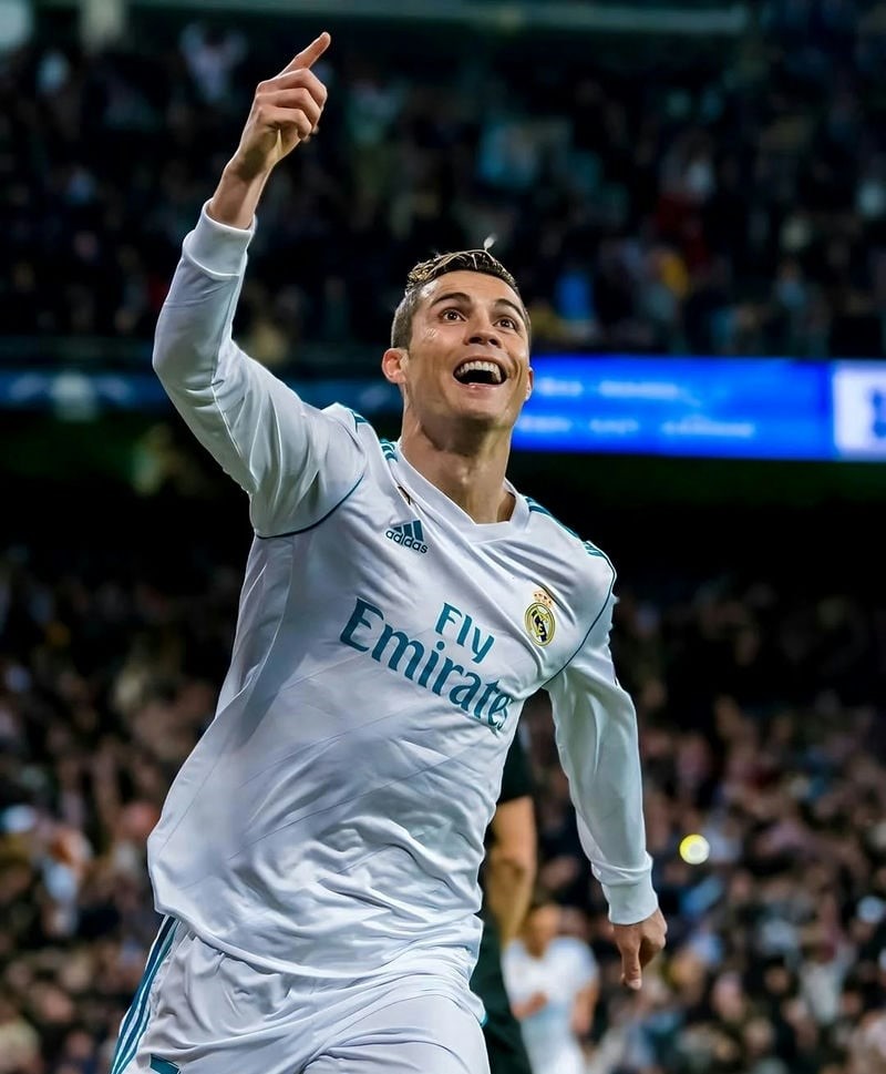 hình ảnh ronaldo an mừng