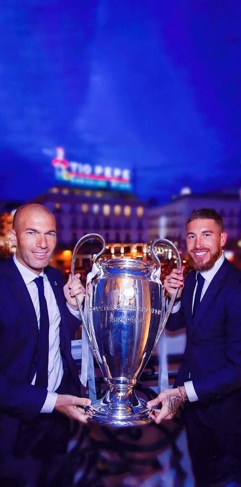 ảnh Sergio Ramos với đồng đội