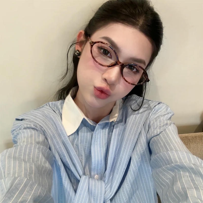 gái xinh tóc dài đeo kính cute