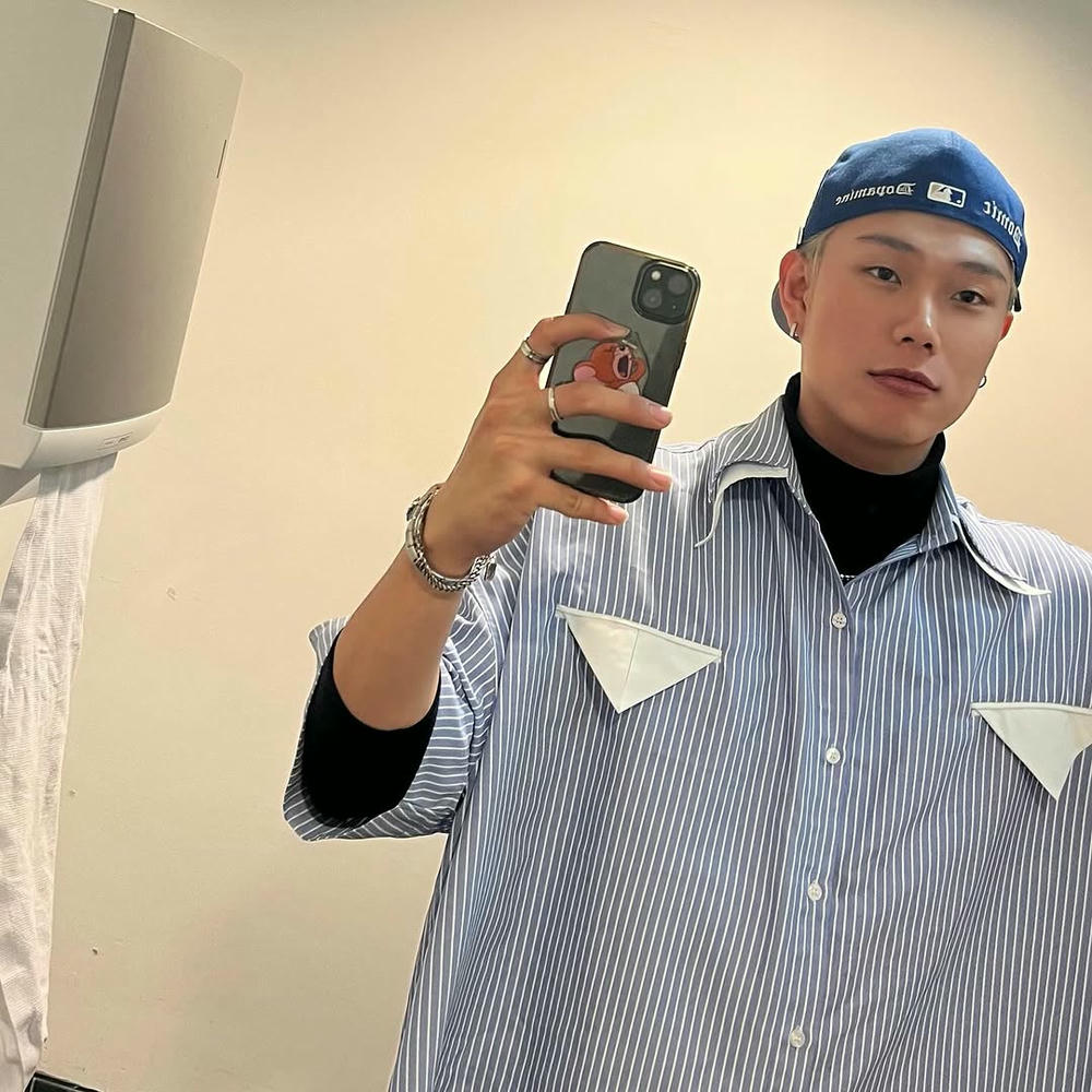 ảnh dương domic trước gương