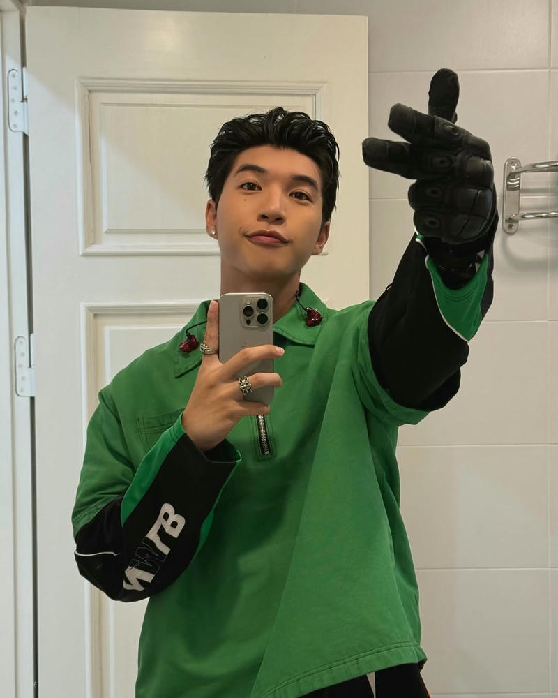 ảnh hiếu thứ hai áo xanh