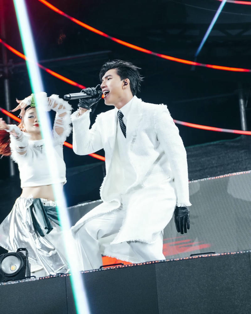 ảnh hiếu thứ hai hát