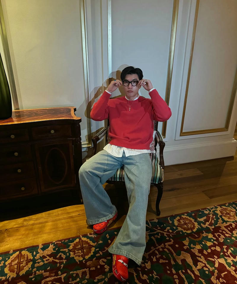 ảnh hiếu thứ hai ngồi cute