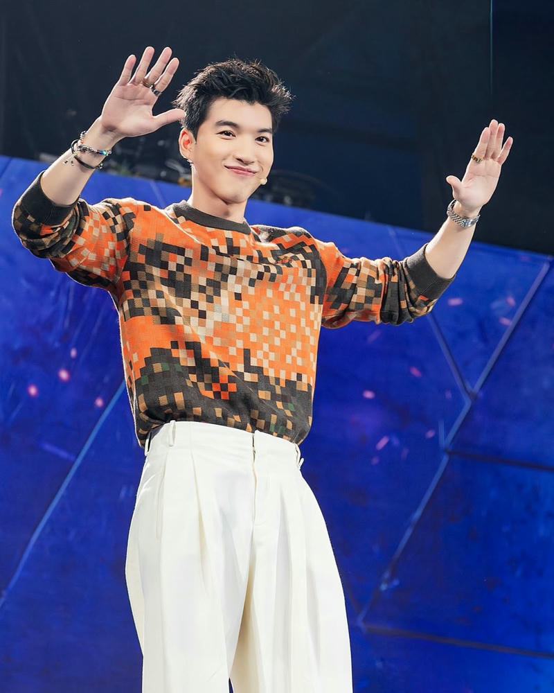 ảnh hiếu thứ hai trình diễn