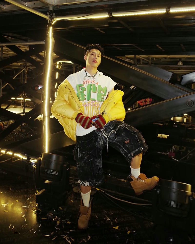 ảnh hurrykng áo vàng