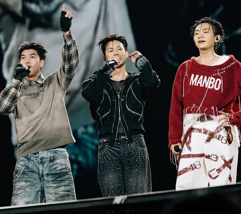 ảnh hurrykng cầm mic