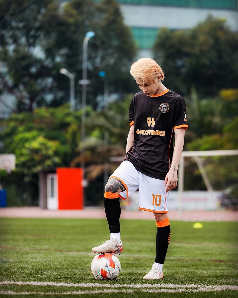 ảnh jack mặc vest