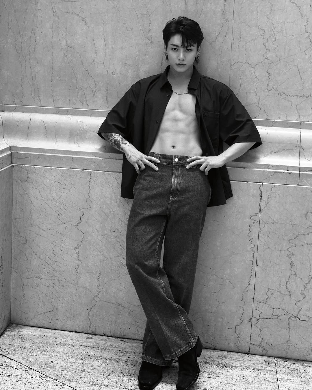 ảnh jungkook ngầu đen trắng