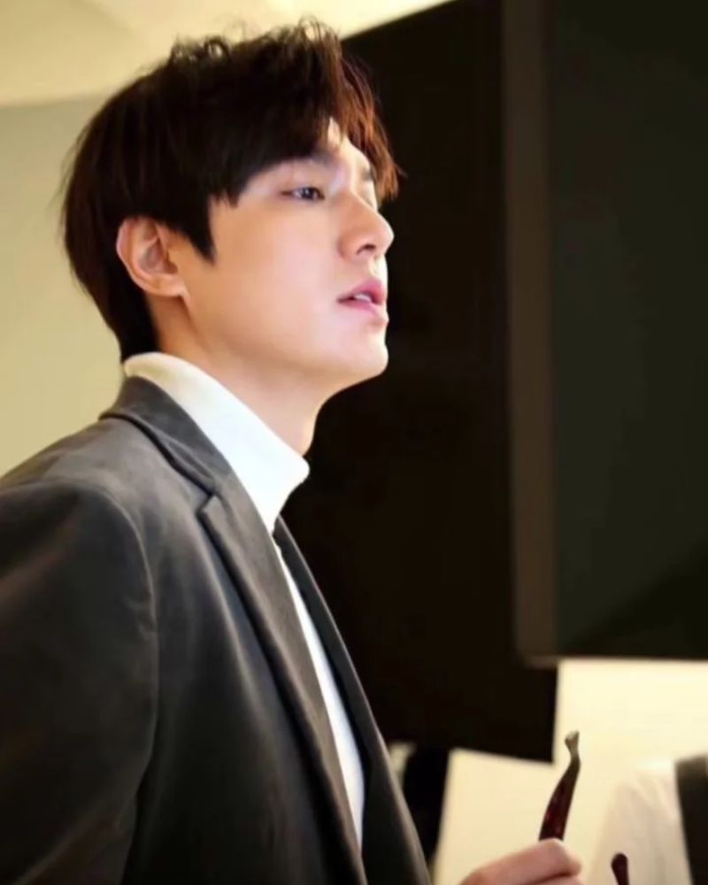 ảnh lee min ho mặc vest