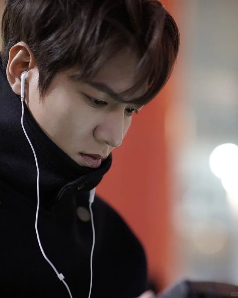 ảnh lee min ho tai nghe