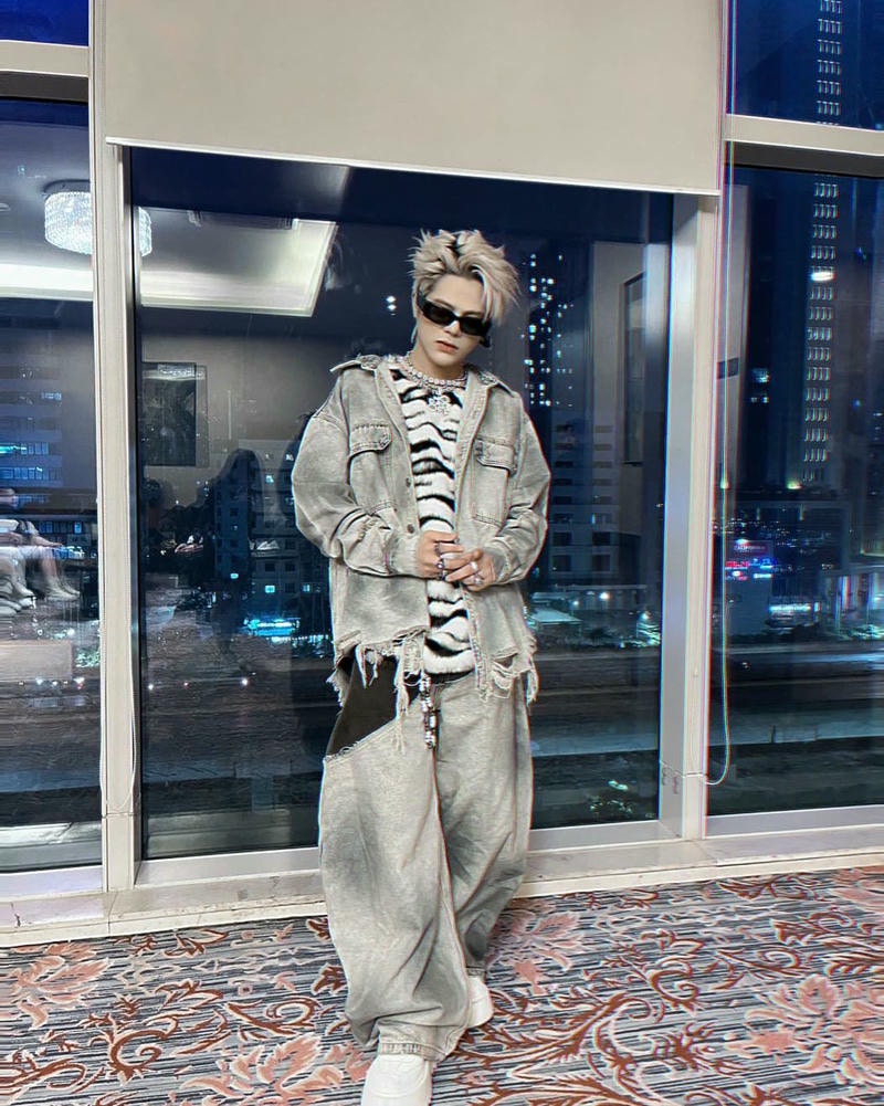 ảnh rhyder cute đứng