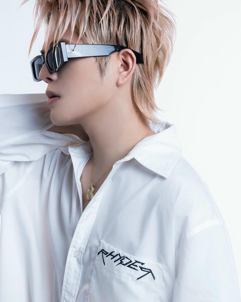 ảnh rhyder đeo kính