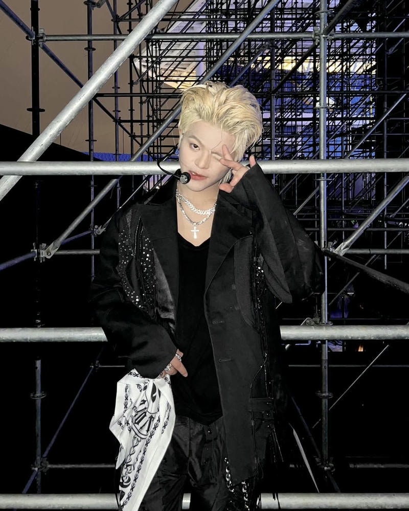 ảnh rhyder sơ mi đen