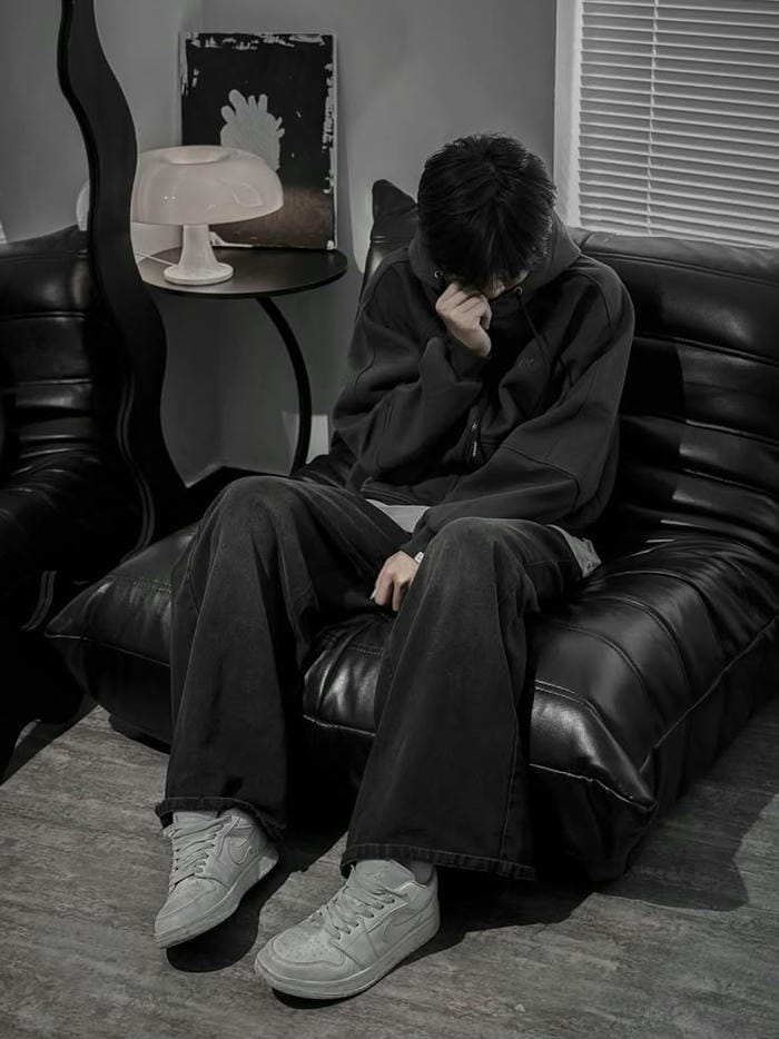 anh trai che mặt đep