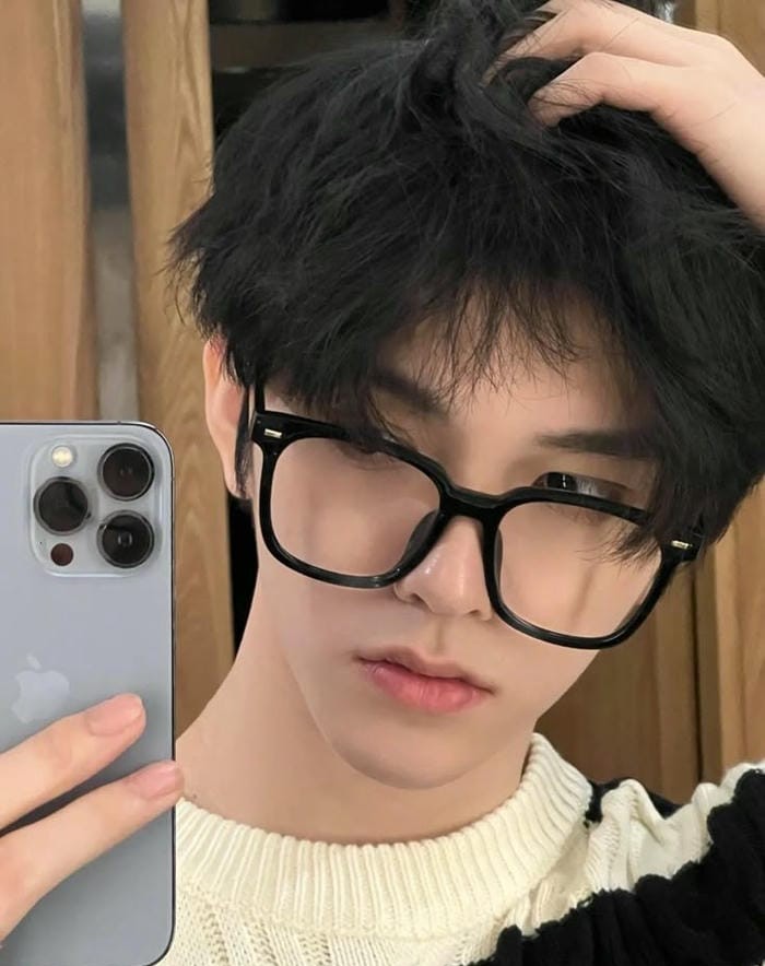 ảnh trai đeo kính đẹp cực