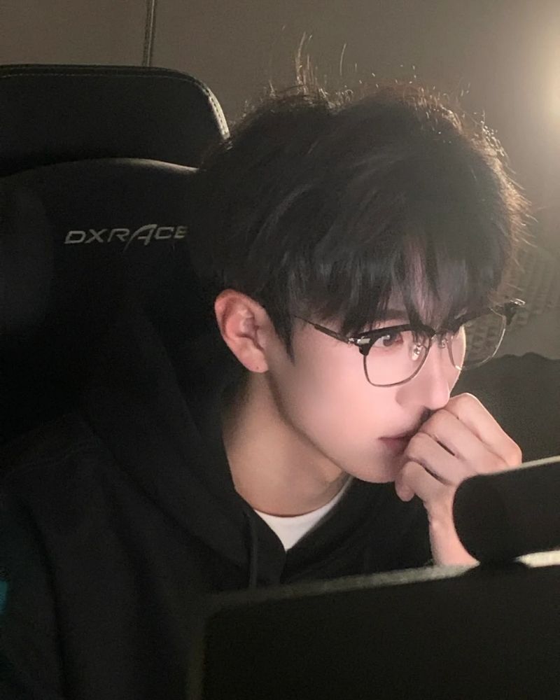 ảnh trai đẹp đeo kính che mặt