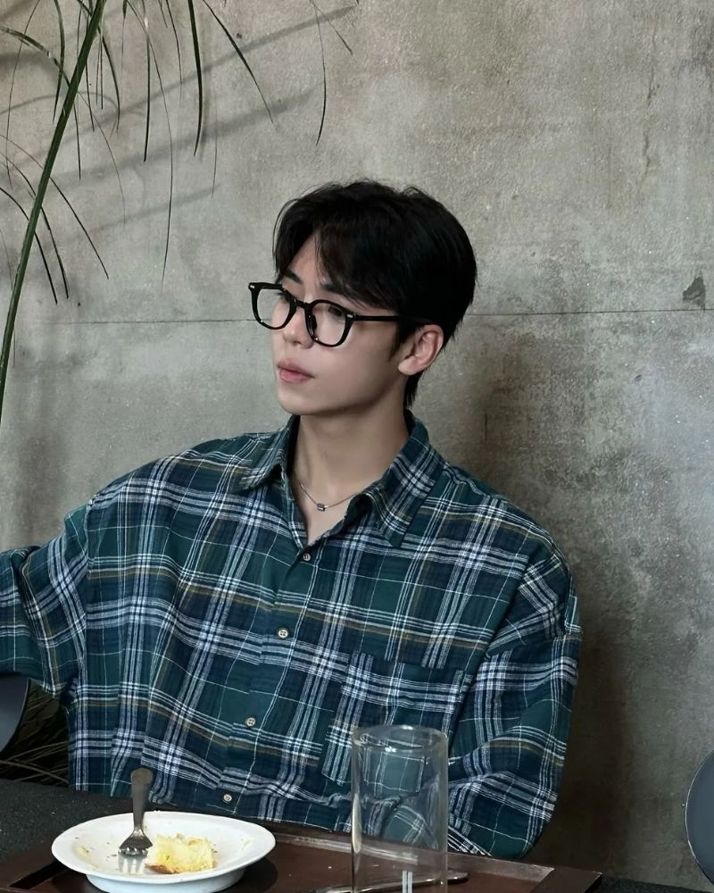 ảnh trai đẹp đeo kính chibi