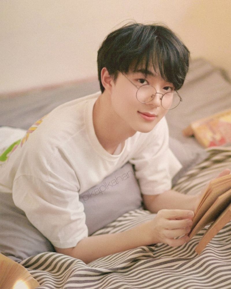 ảnh trai đẹp đeo kính d