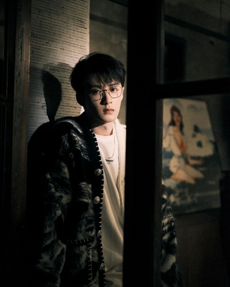 ảnh trai đẹp đeo kính đen