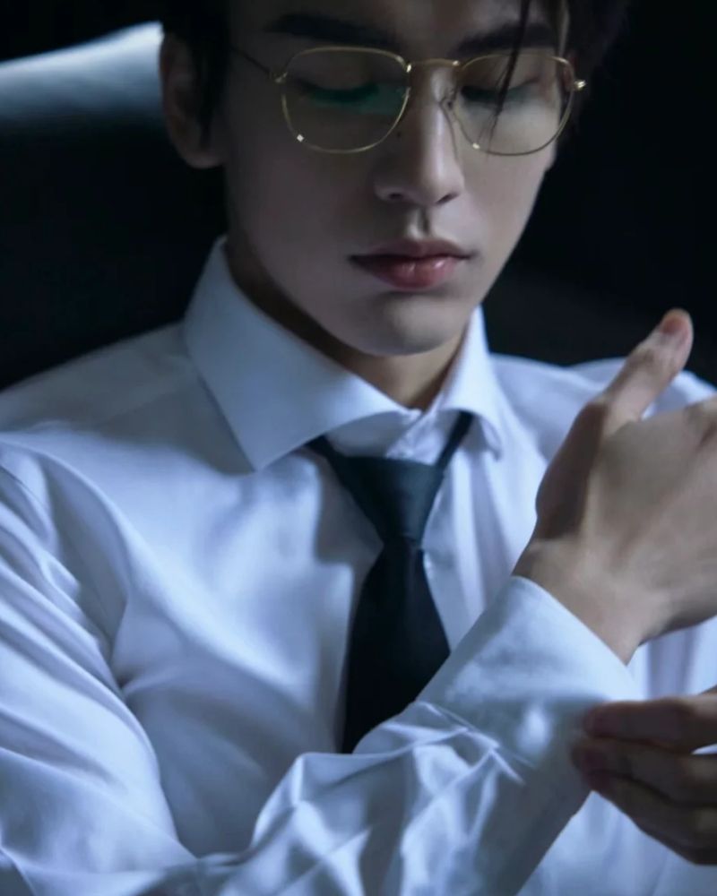 ảnh trai đẹp đeo kính quyến rũ