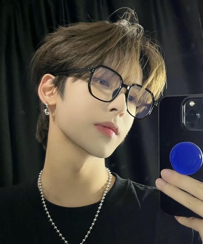 ảnh trai đẹp đeo mặt kính