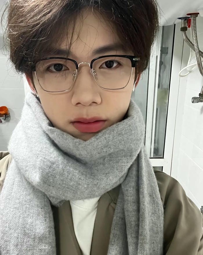 ảnh trai đẹp đeo mắt kính