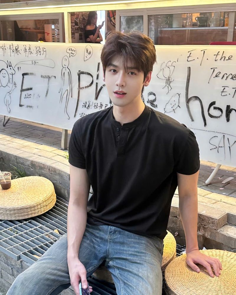 ảnh trai đẹp k6 áo đen