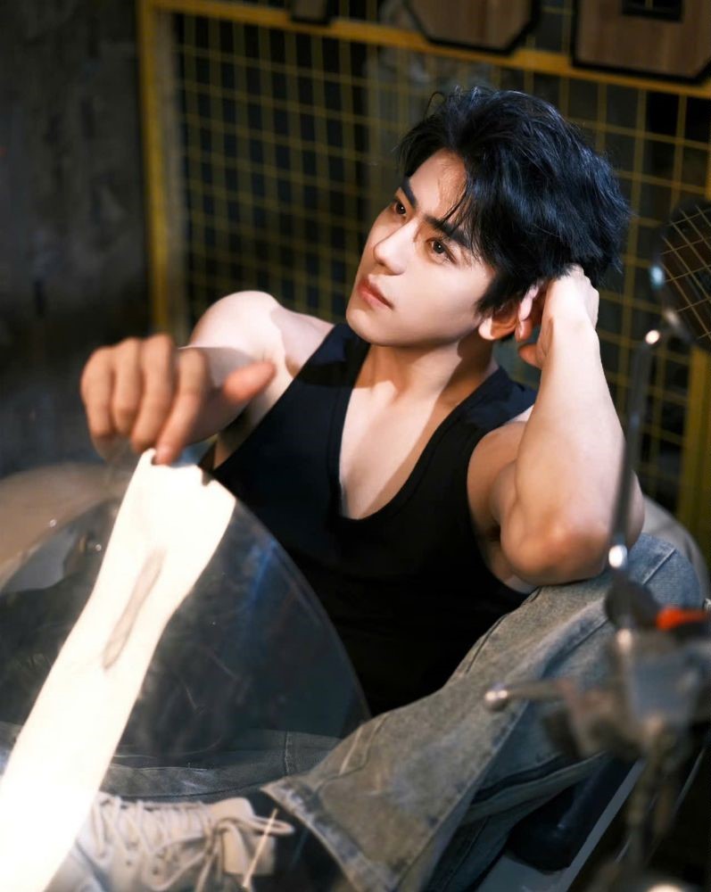 ảnh trai đẹp k6 cơ bắp