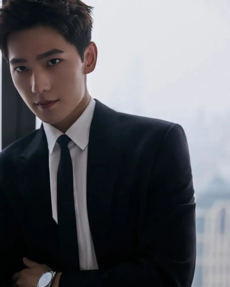 ảnh trai đẹp mặc vest cận