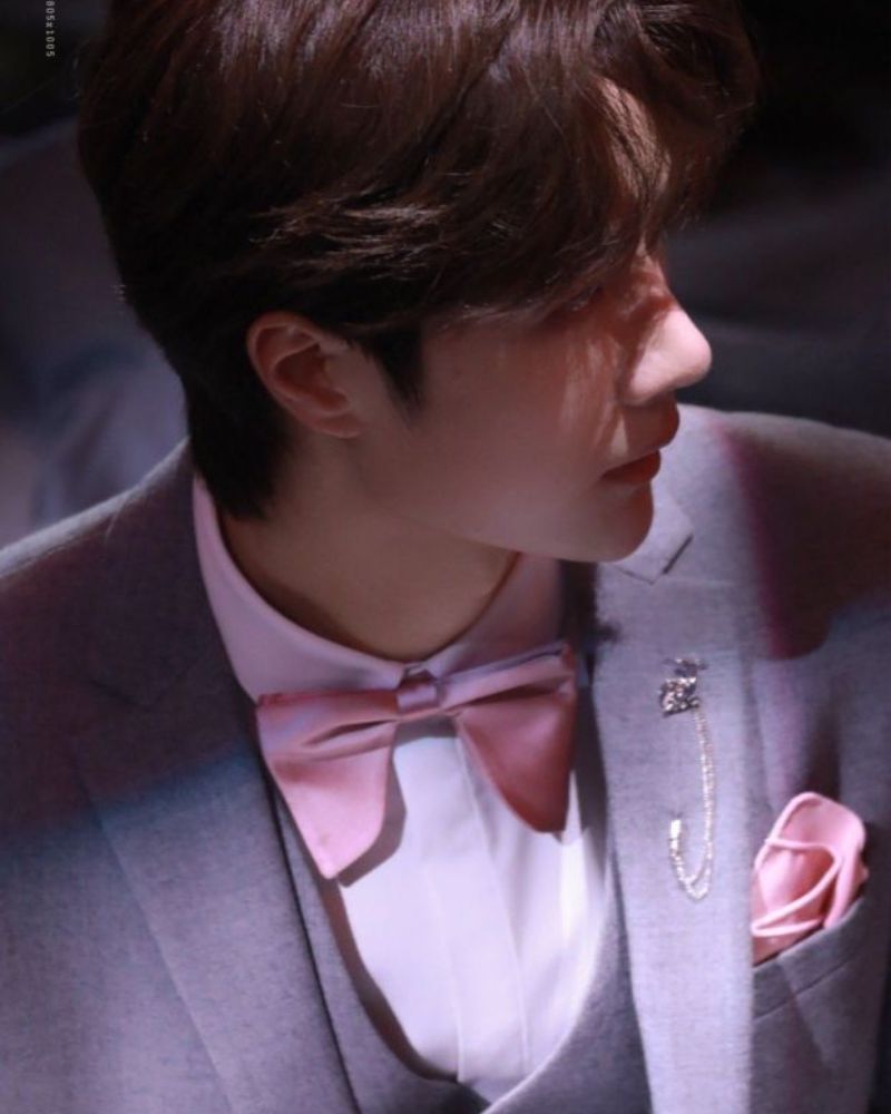 ảnh trai đẹp mặc vest cươi