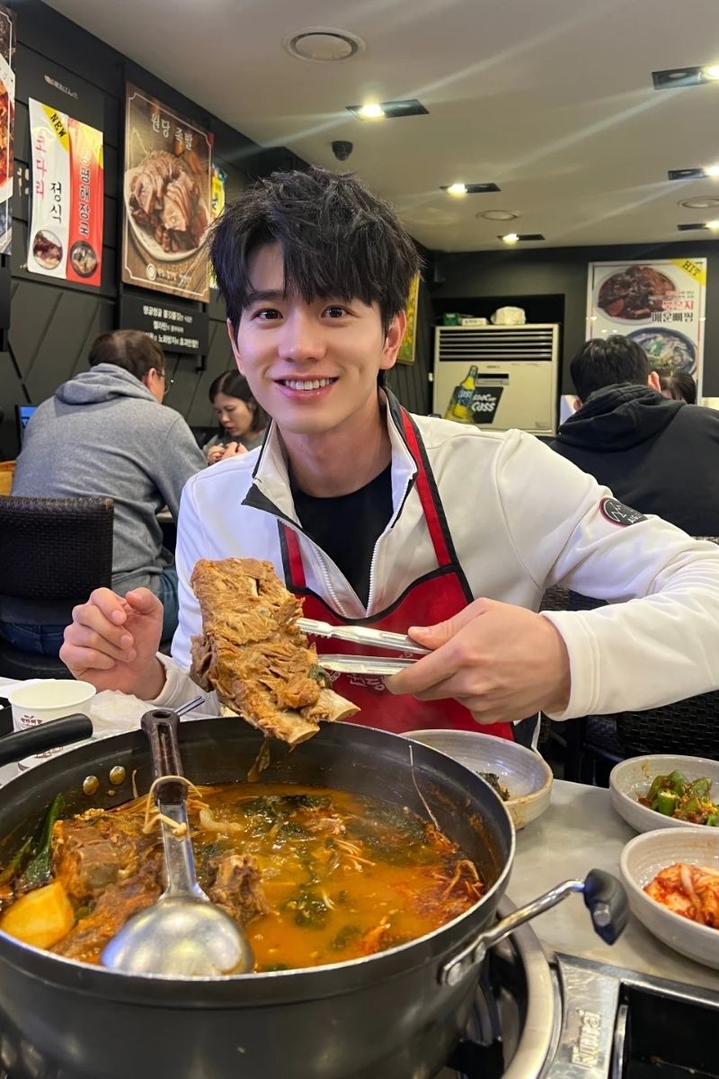 ảnh trai hàn quốc ăn