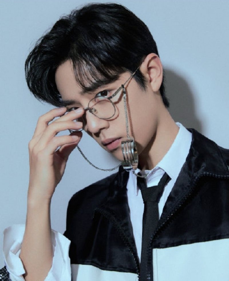 đeo kính đẹp trai