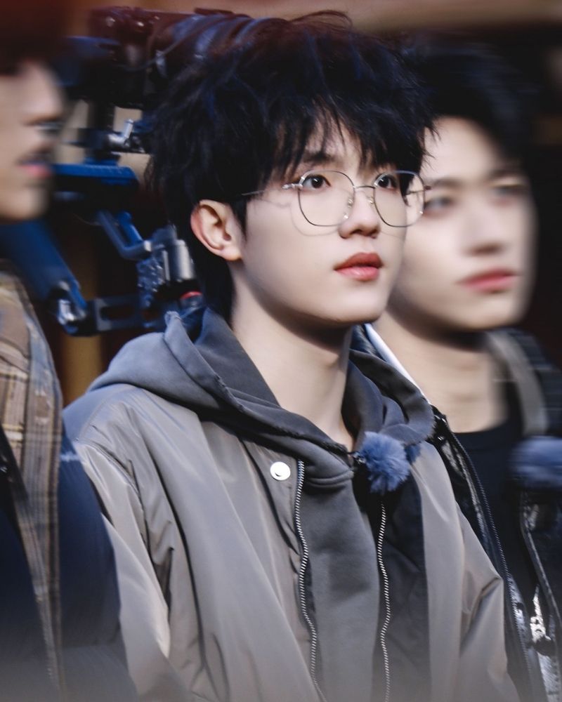 đẹp trai đeo kính