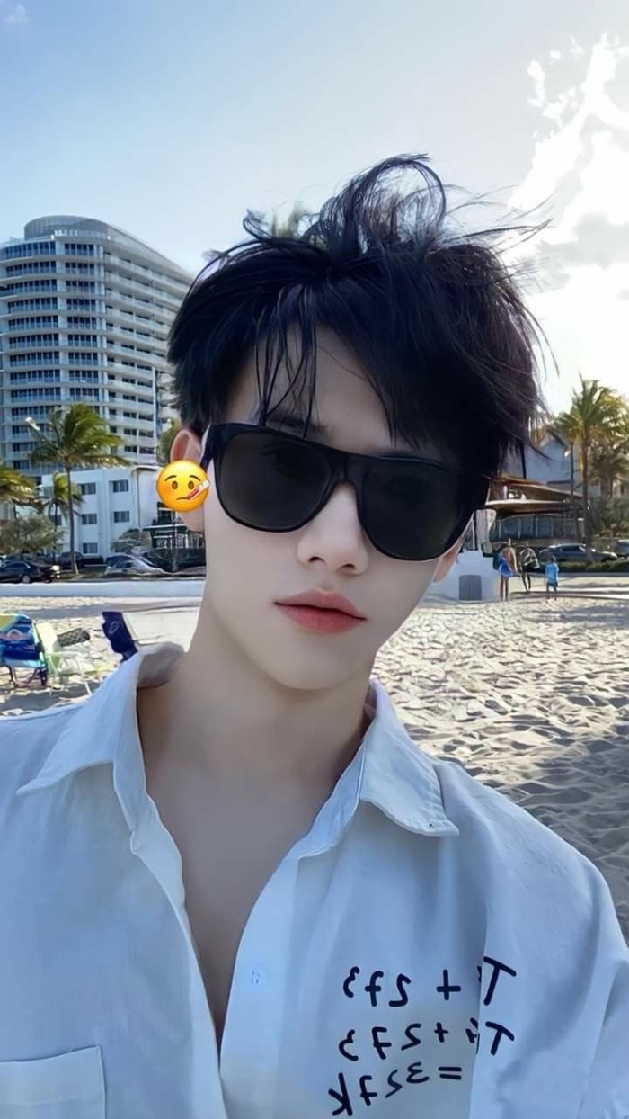 hình ảnh trai đeo kính đen cực đẹp