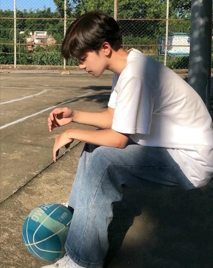 hình ảnh trai đẹp 13 tuổi che mặt