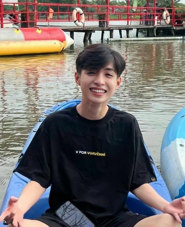 hình ảnh trai đẹp 13 tuổi cười