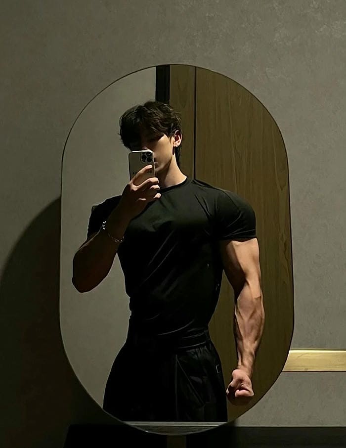 hinh anh trai đep cơ băp che măt