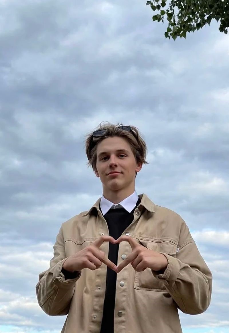 hình trai tây bầu trời