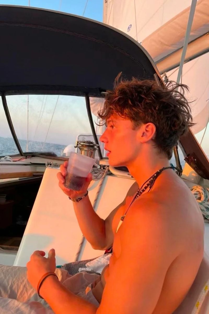 hình ảnh trai tây bẽn