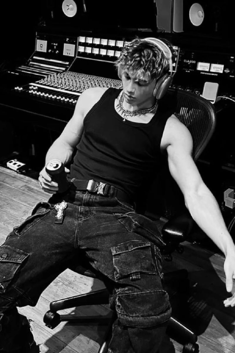 hình ảnh trai tây đen trắng