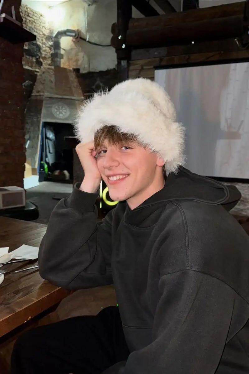 hình ảnh trai tây mũ len