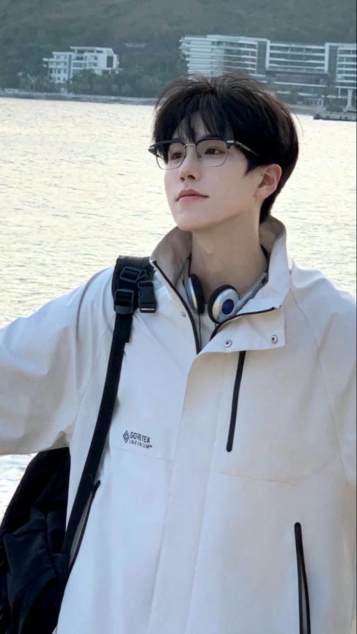 hình trai đeo kính đẹp