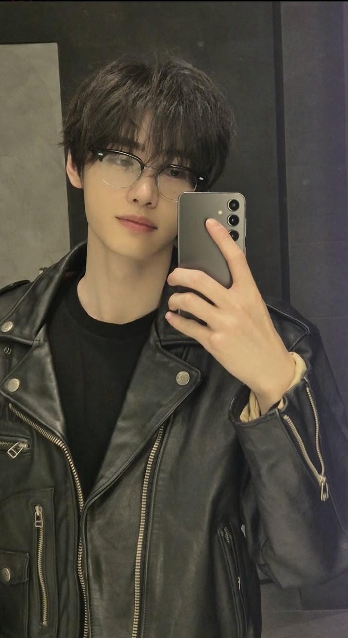 hình trai đeo kính đẹp cực