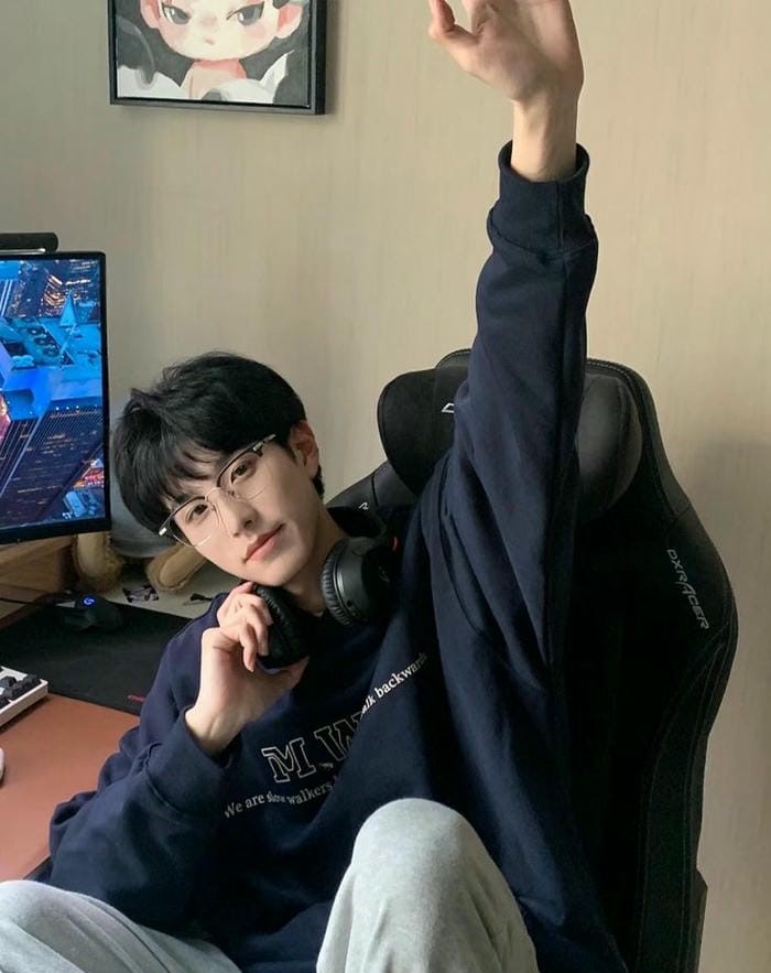 hình trai đeo kính đẹp nhât