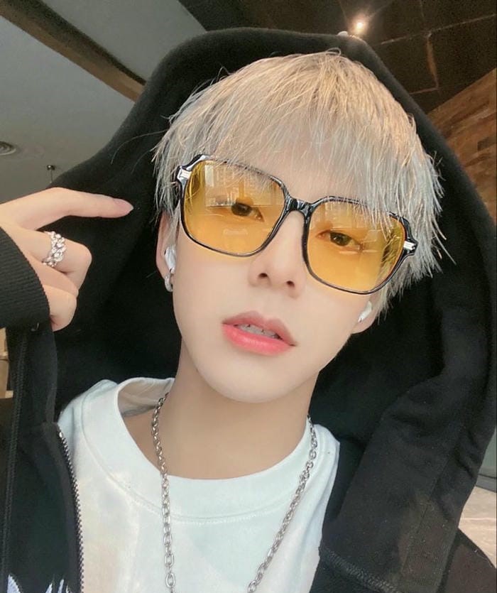 hình trai đeo kính ngầu