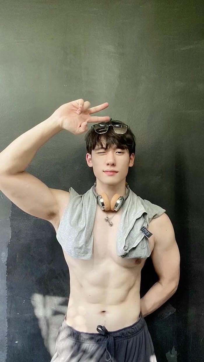 hình trai đẹp cơ bắp