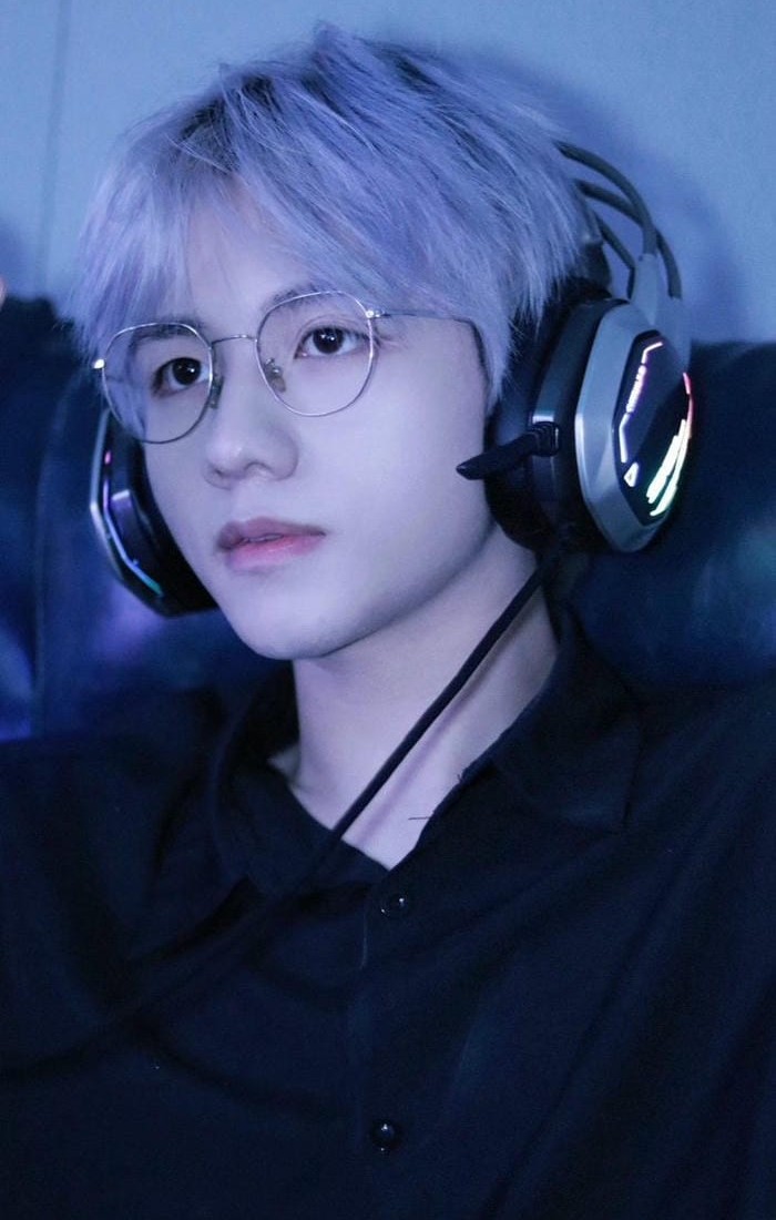 hình trai đẹp đeo kính