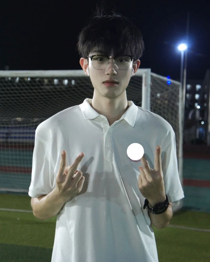 trai đẹp đeo kính ngầu