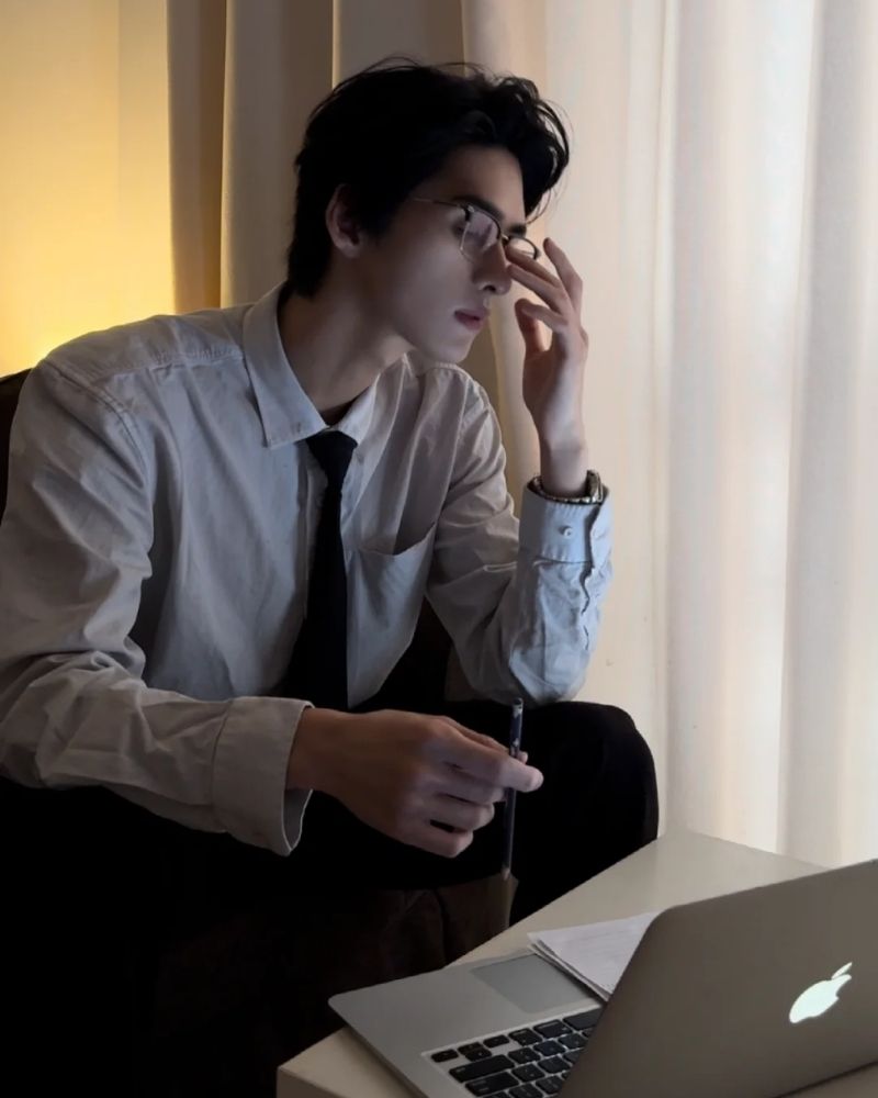 trai đẹp đeo kính