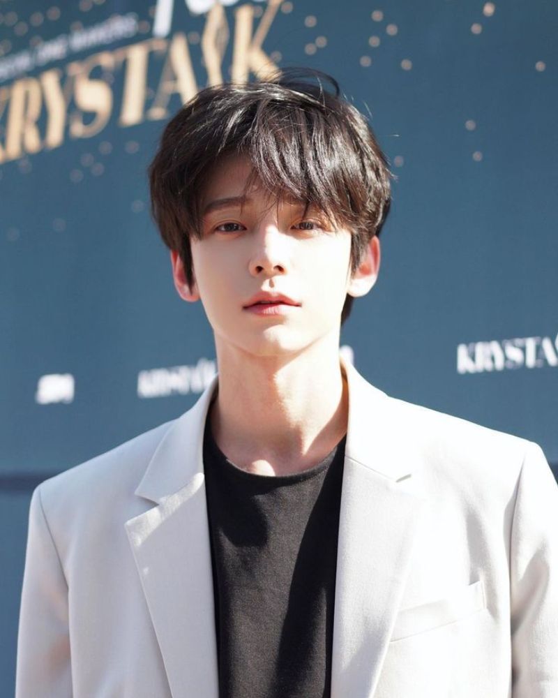 trai đẹp trung quốc mặc vest